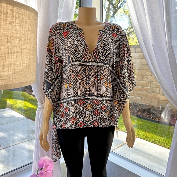 Geometric NEDA High Low Hem Top Shirt Size XS / Small MSRP $158 BCBG MAXAZRIA - Picture 2 of 6
